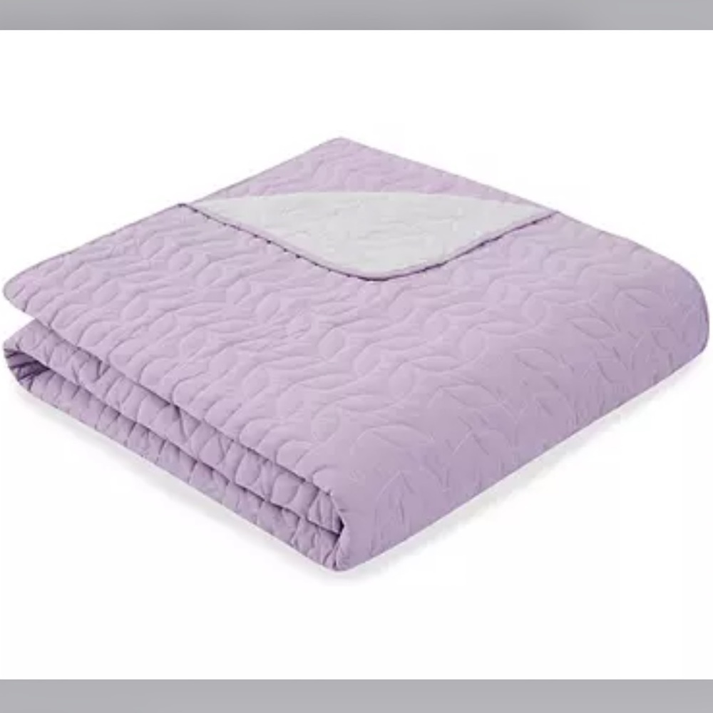 🆕💜 Real Living 2 pc Quilt Set T/TXL Lavender & 63 in Blackout panel Curtain